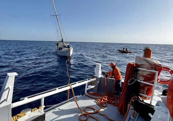 Fethiye’de Sürüklenen Teknedeki 3 Kişi Kurtarıldı